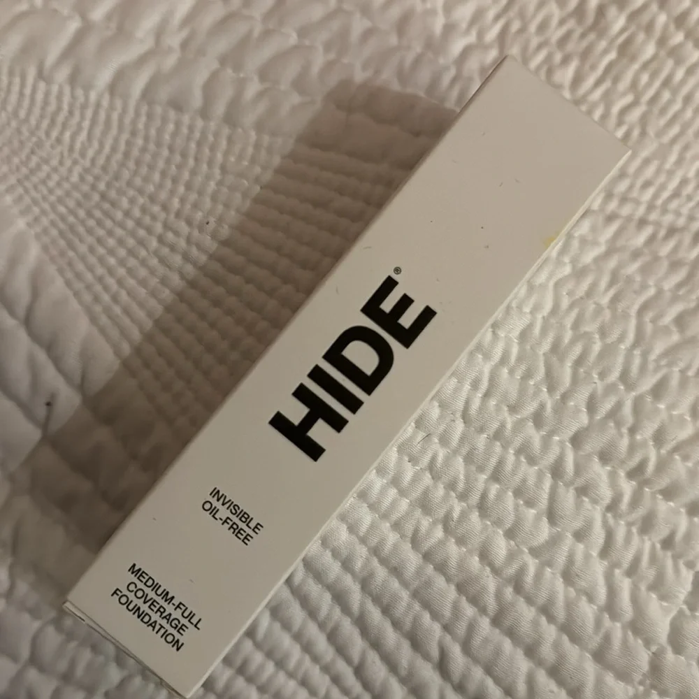 HIDE® Flawless Finish Foundation Walnut (exp)